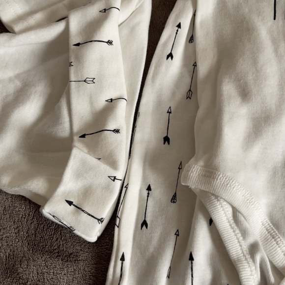 Rae Dunn - NEW TO THE CREW - 6-9 months set - Picture 4 of 4